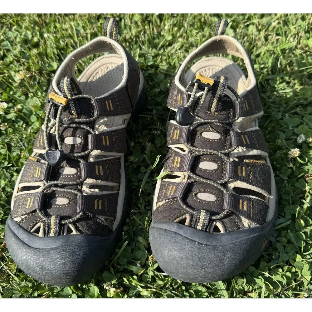 KEEN Newport H2 Shoes Mens Size 9.5 Brown Waterproof Hiking Sandals Closed Toe